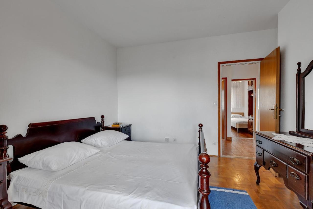Apartments Tihomir Musac Omis Exterior photo