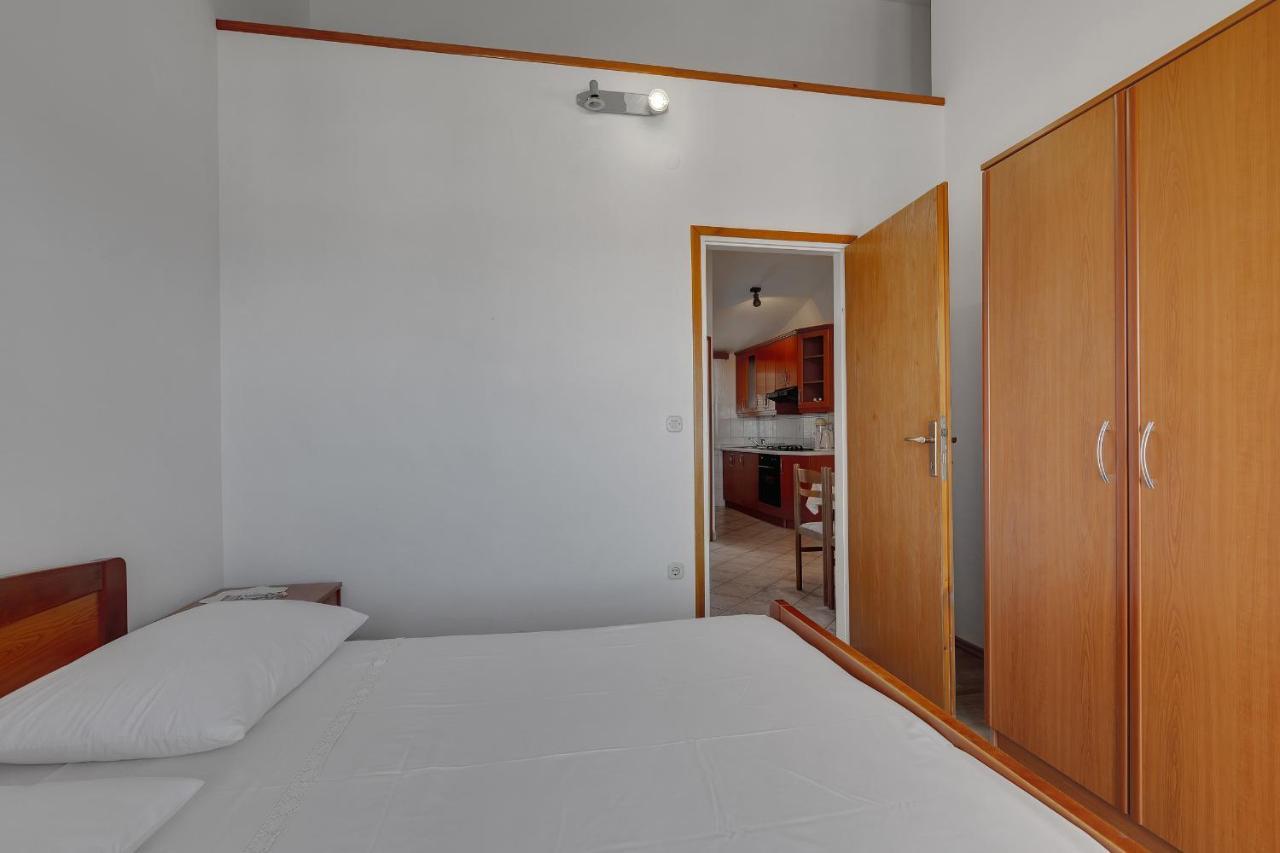 Apartments Tihomir Musac Omis Exterior photo