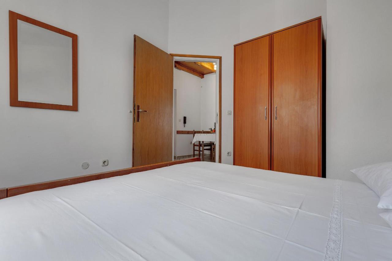 Apartments Tihomir Musac Omis Exterior photo
